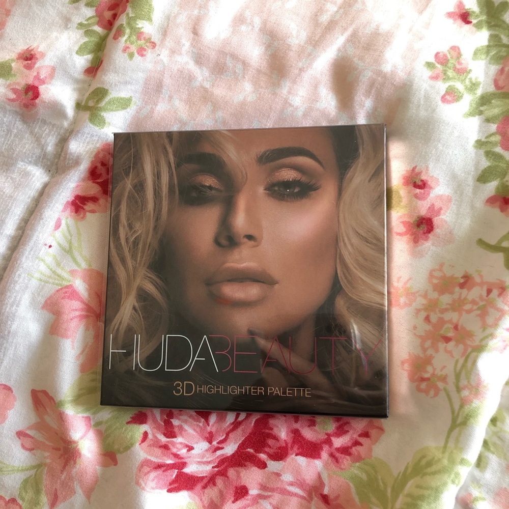 Huda Beauty 3D Highlighter in Pink Sands